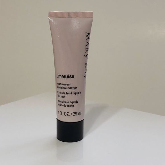 Discontinued MaryKay TimeWise MatteWear Foundation - Picture 2 of 5